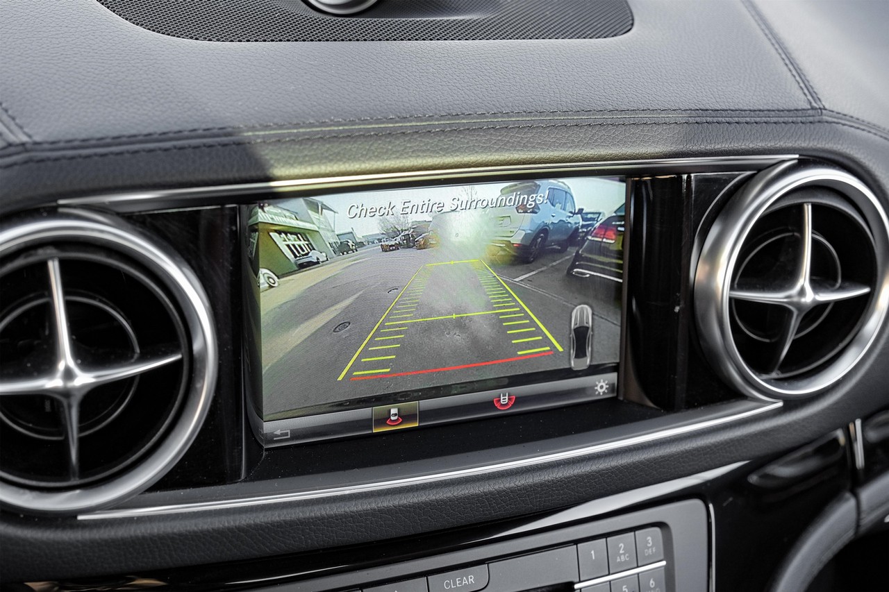 Mercedes-Benz SL Vehicle Main Gallery Image 21