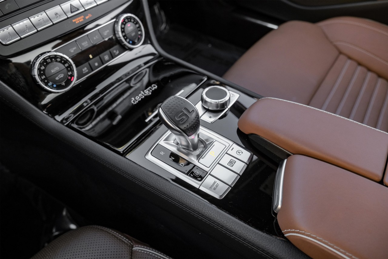 Mercedes-Benz SL Vehicle Main Gallery Image 23