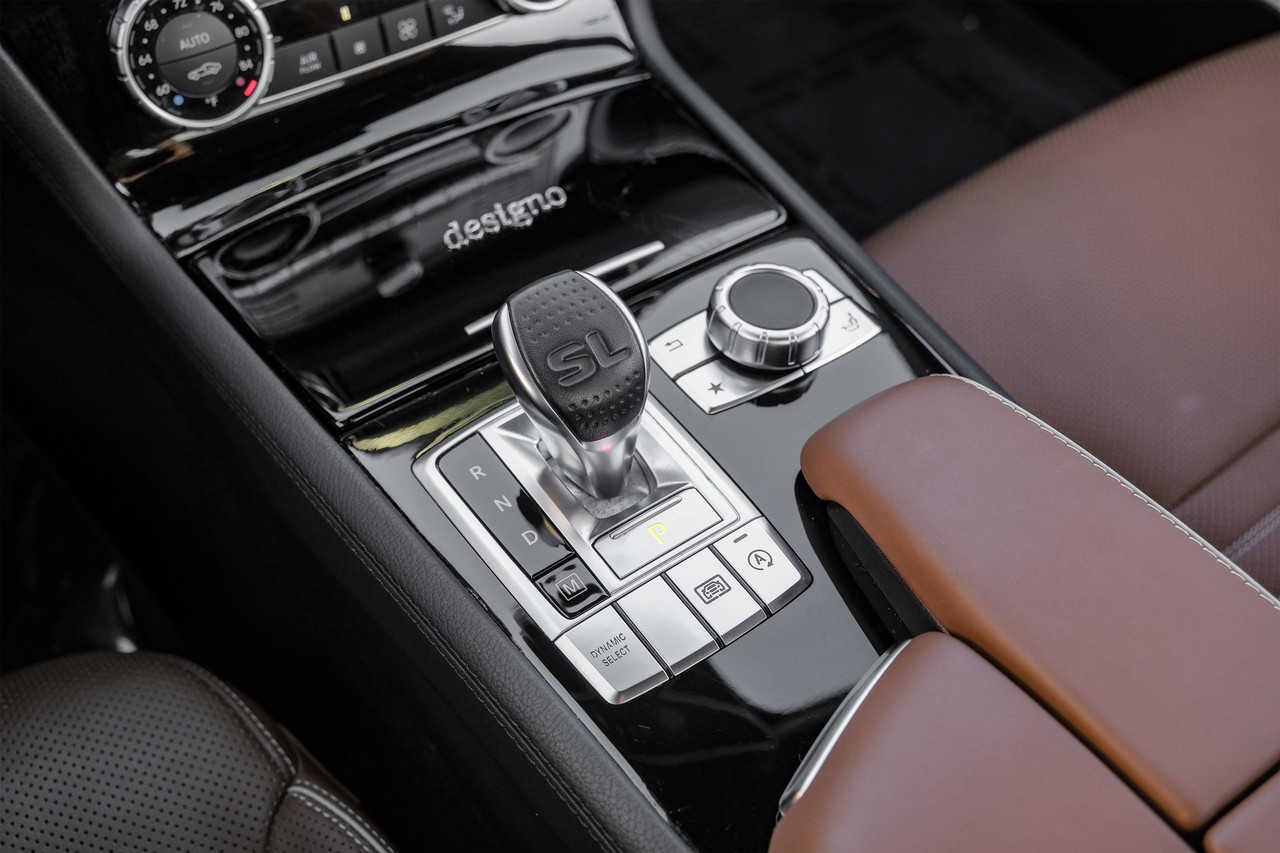 Mercedes-Benz SL Vehicle Main Gallery Image 24