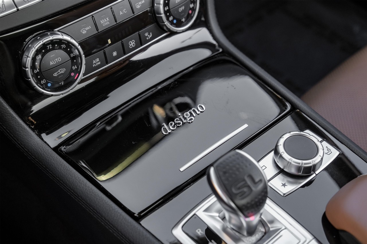 Mercedes-Benz SL Vehicle Main Gallery Image 25