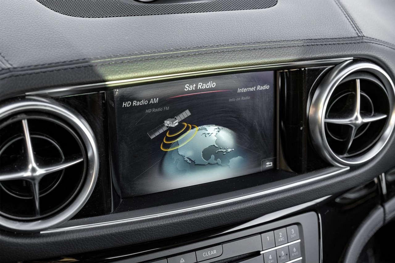 Mercedes-Benz SL Vehicle Main Gallery Image 30