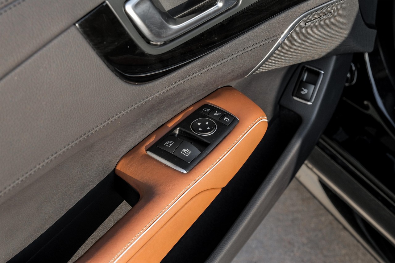 Mercedes-Benz SL Vehicle Main Gallery Image 36