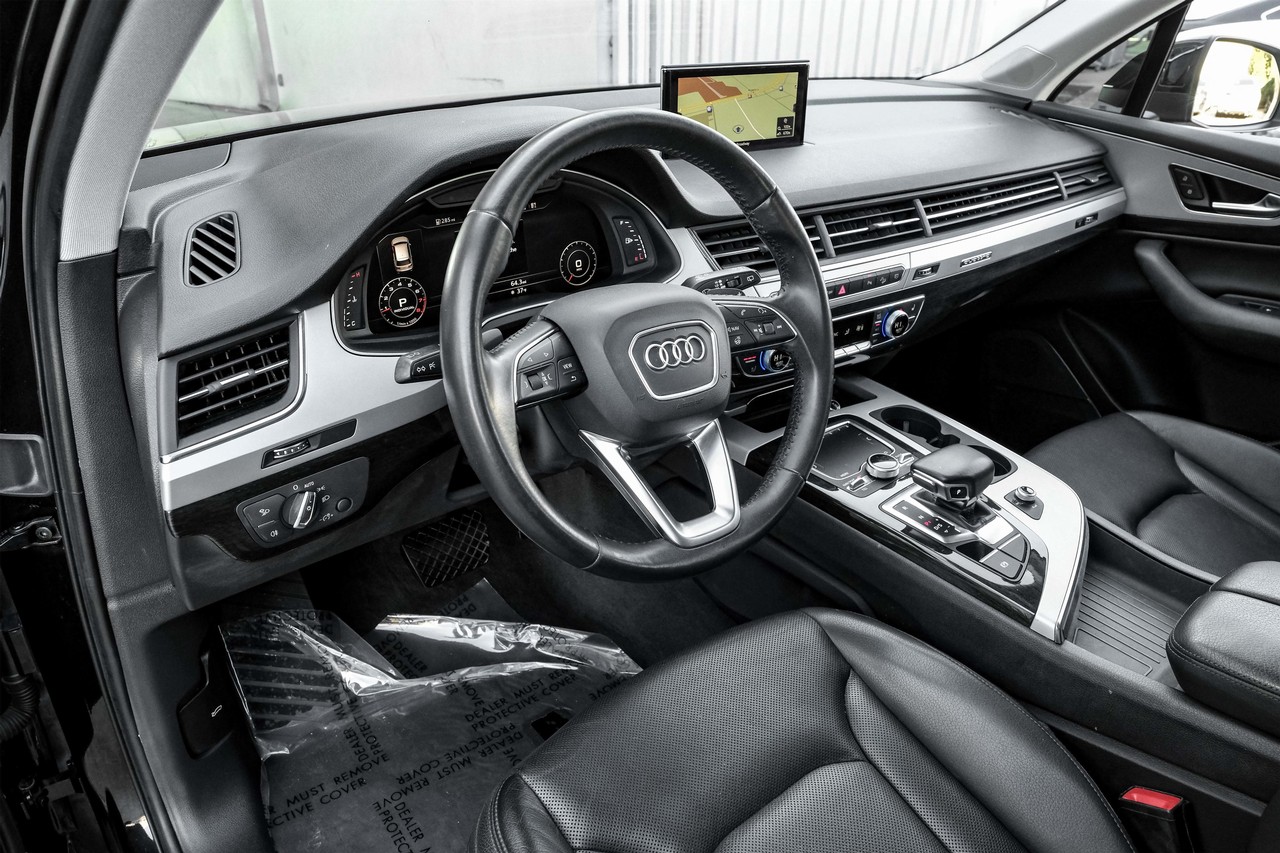Audi Q7 Vehicle Main Gallery Image 03