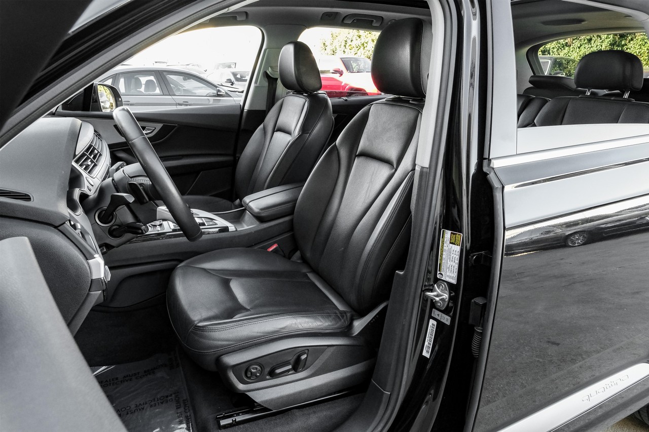 Audi Q7 Vehicle Main Gallery Image 04