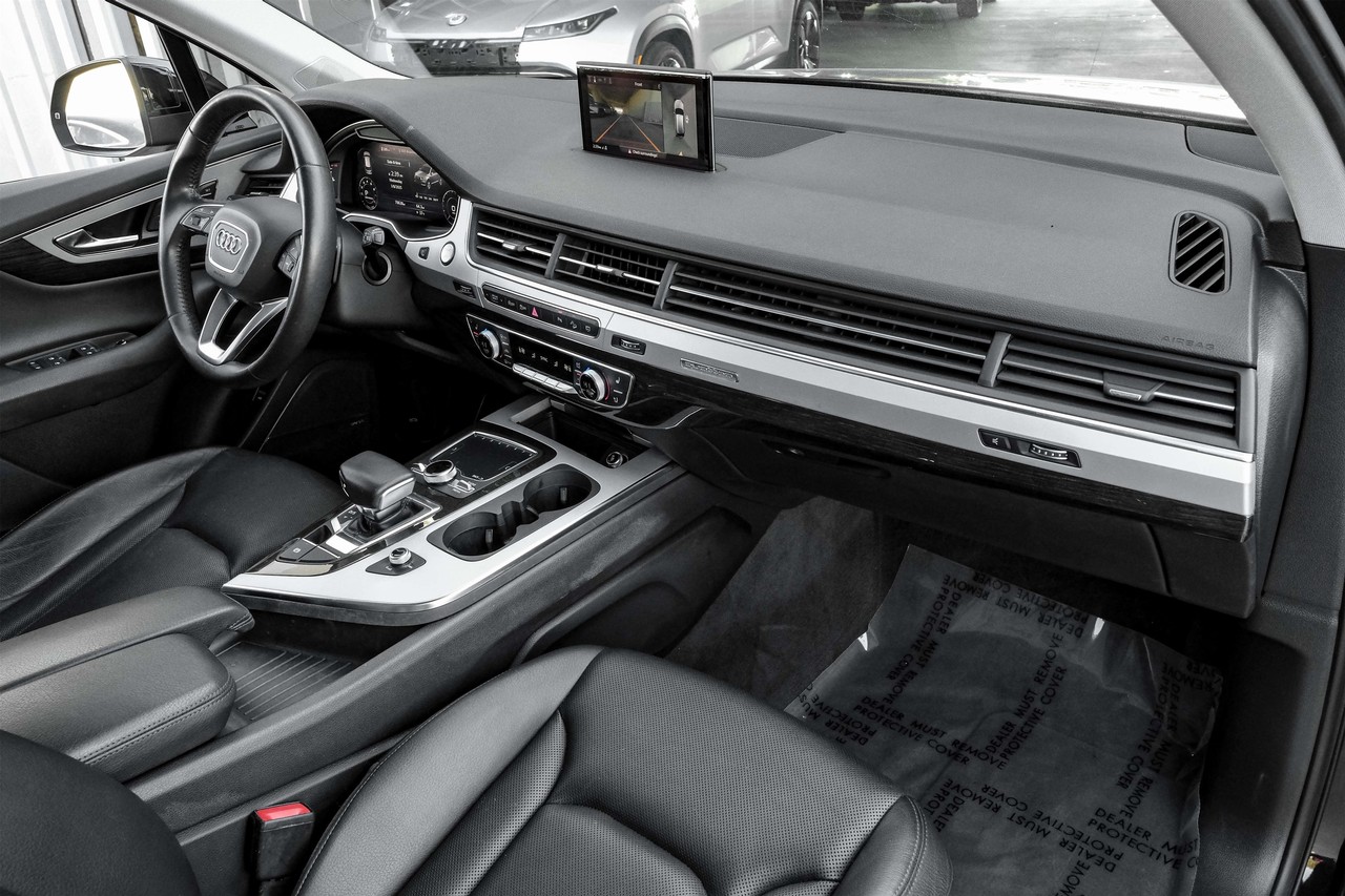 Audi Q7 Vehicle Main Gallery Image 06