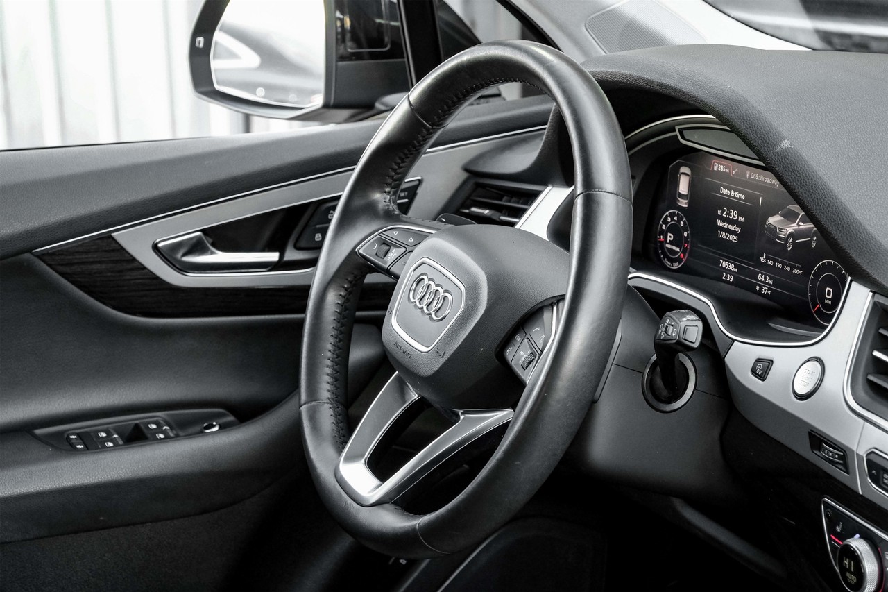 Audi Q7 Vehicle Main Gallery Image 07