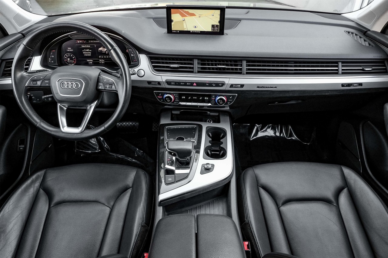 Audi Q7 Vehicle Main Gallery Image 08