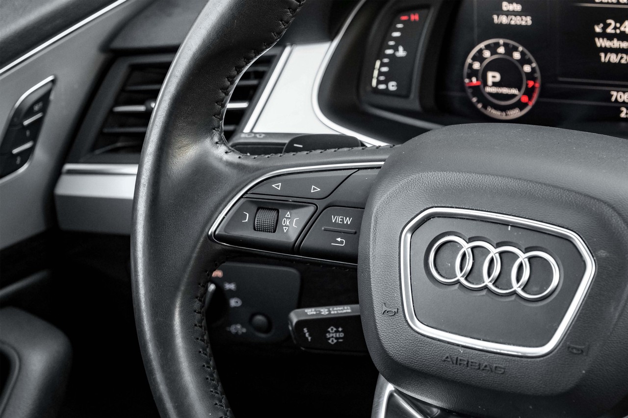 Audi Q7 Vehicle Main Gallery Image 11