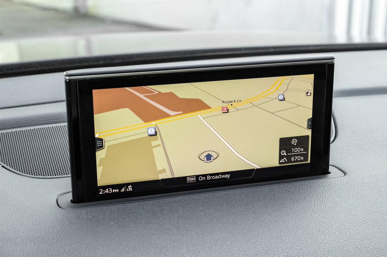 Audi Q7 Vehicle Main Gallery Image 17