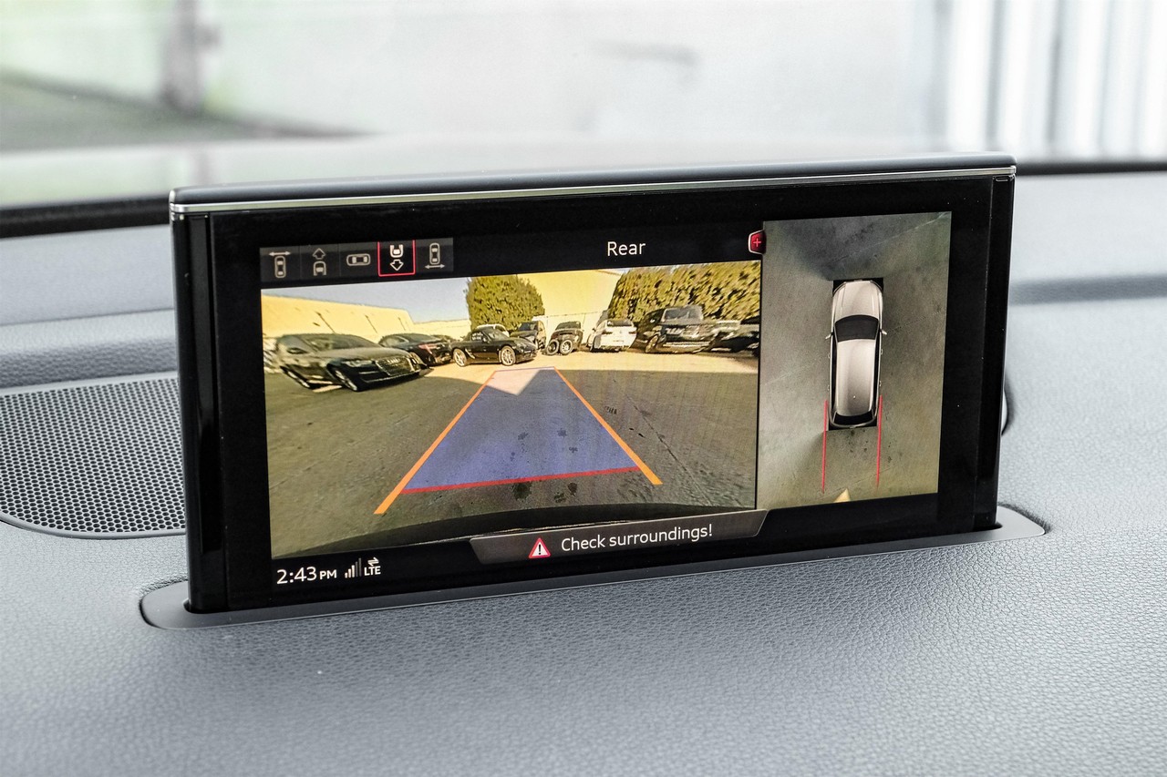Audi Q7 Vehicle Main Gallery Image 18