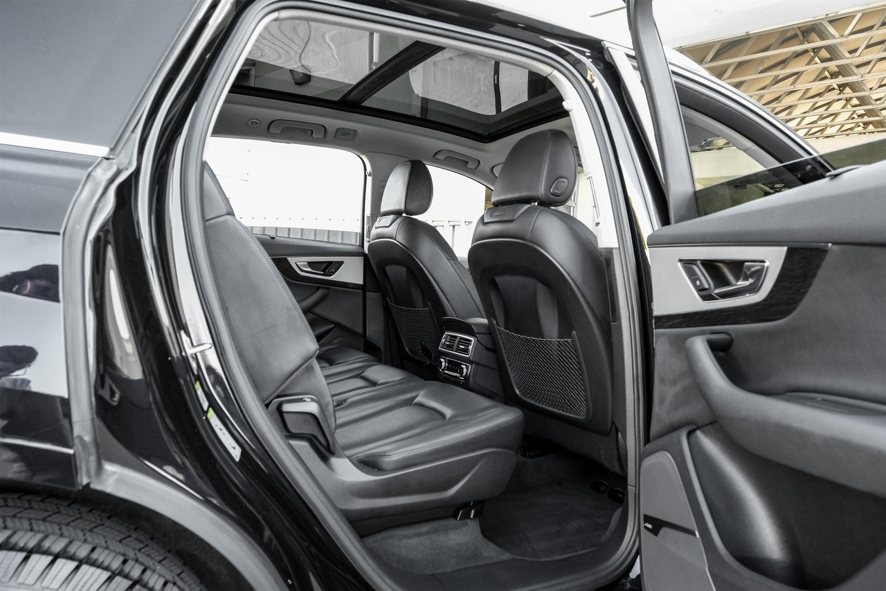 Audi Q7 Vehicle Main Gallery Image 35