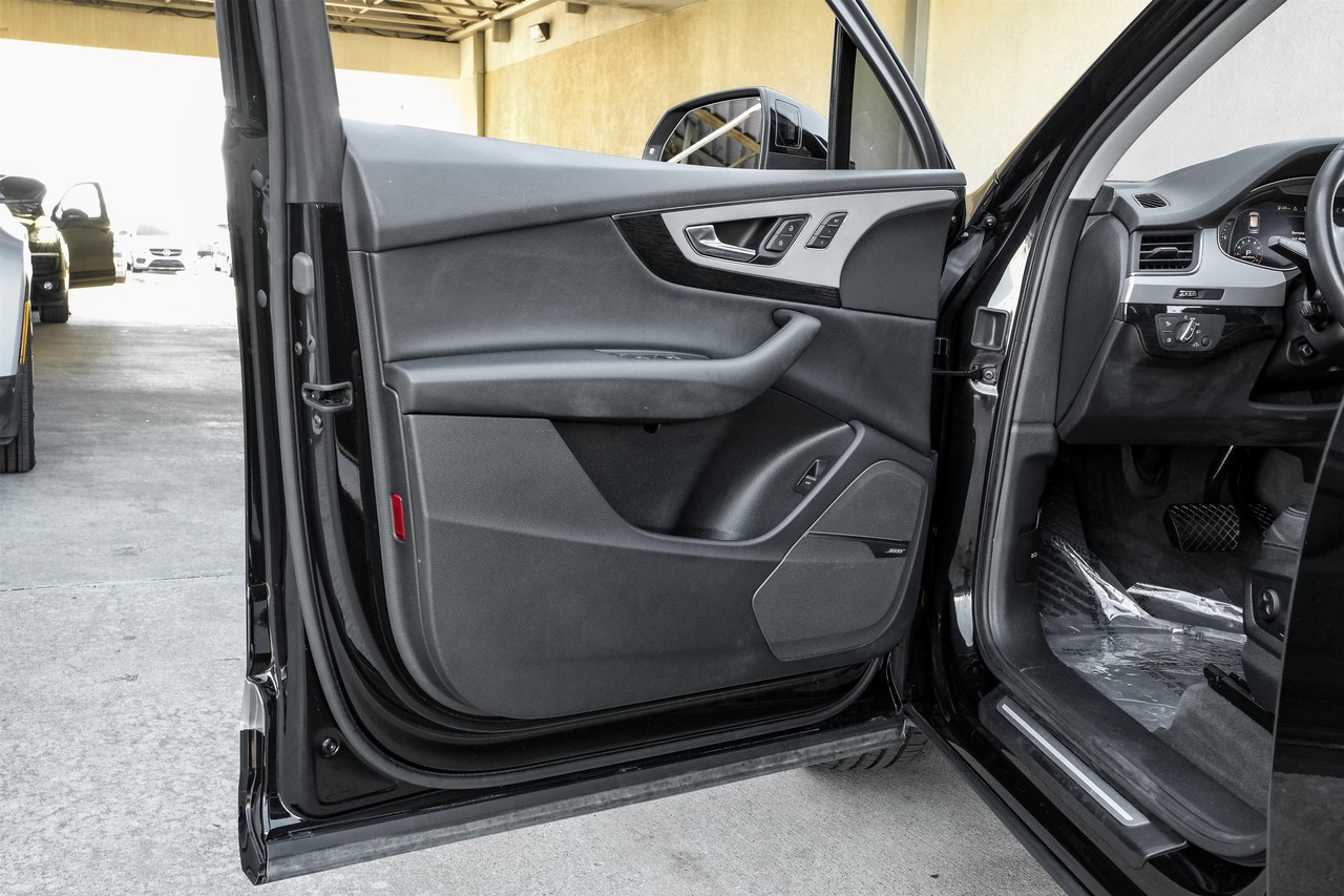 Audi Q7 Vehicle Main Gallery Image 42