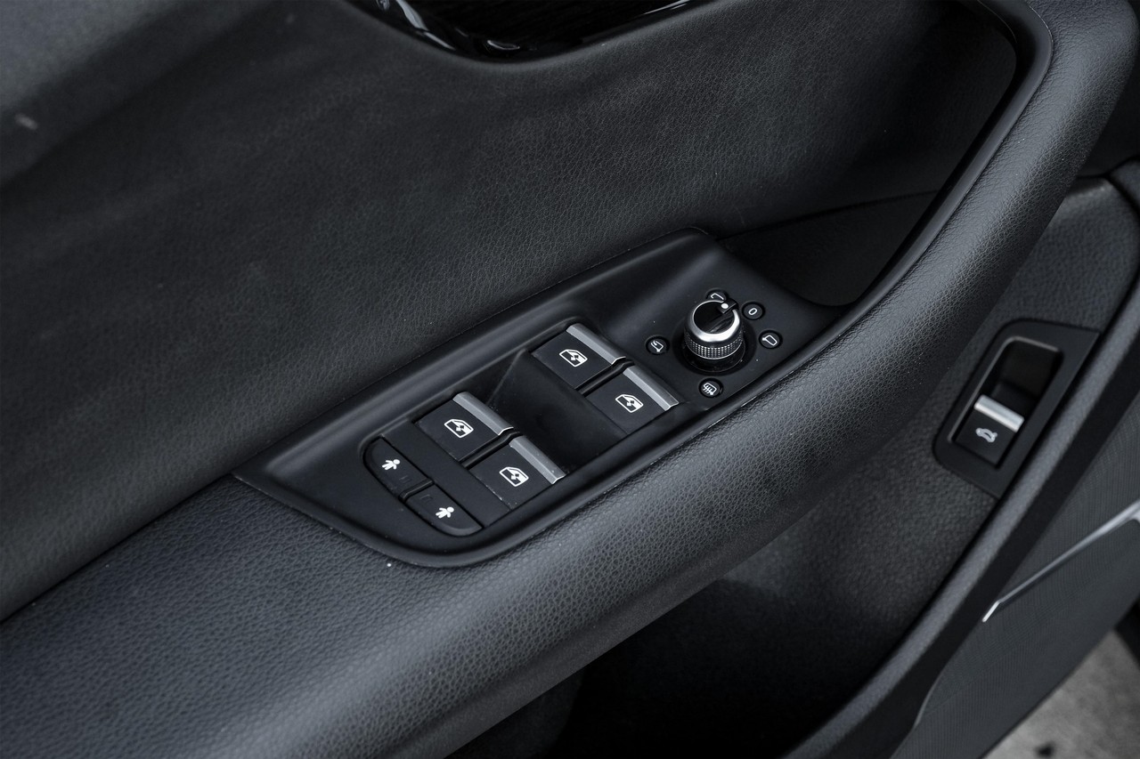 Audi Q7 Vehicle Main Gallery Image 43
