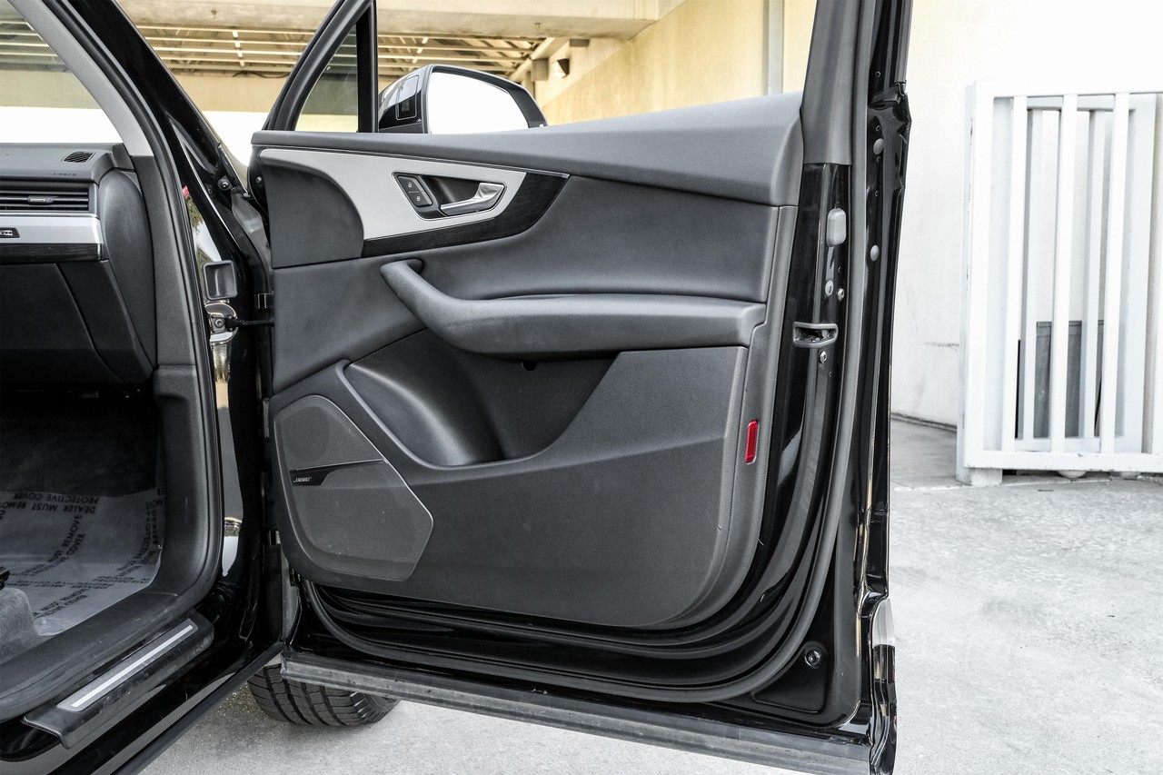 Audi Q7 Vehicle Main Gallery Image 44