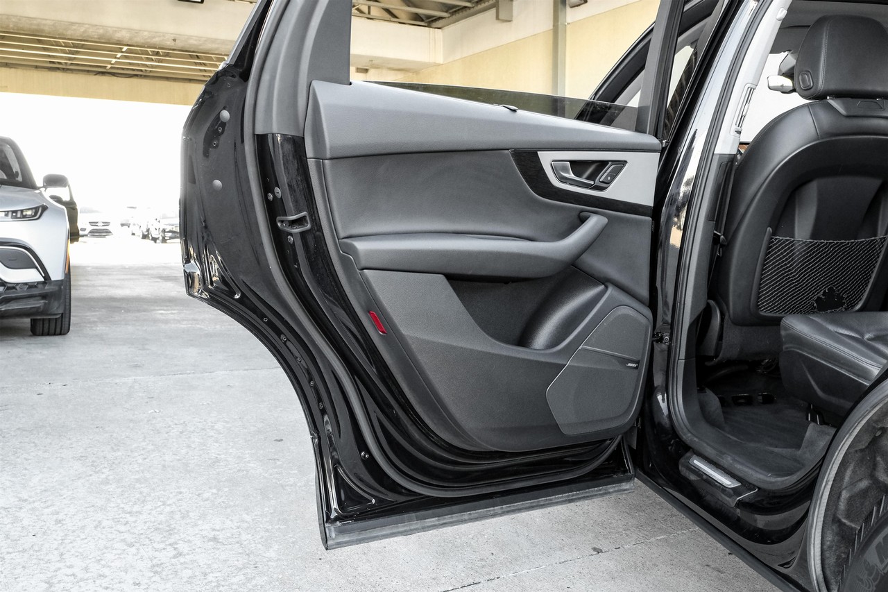 Audi Q7 Vehicle Main Gallery Image 45
