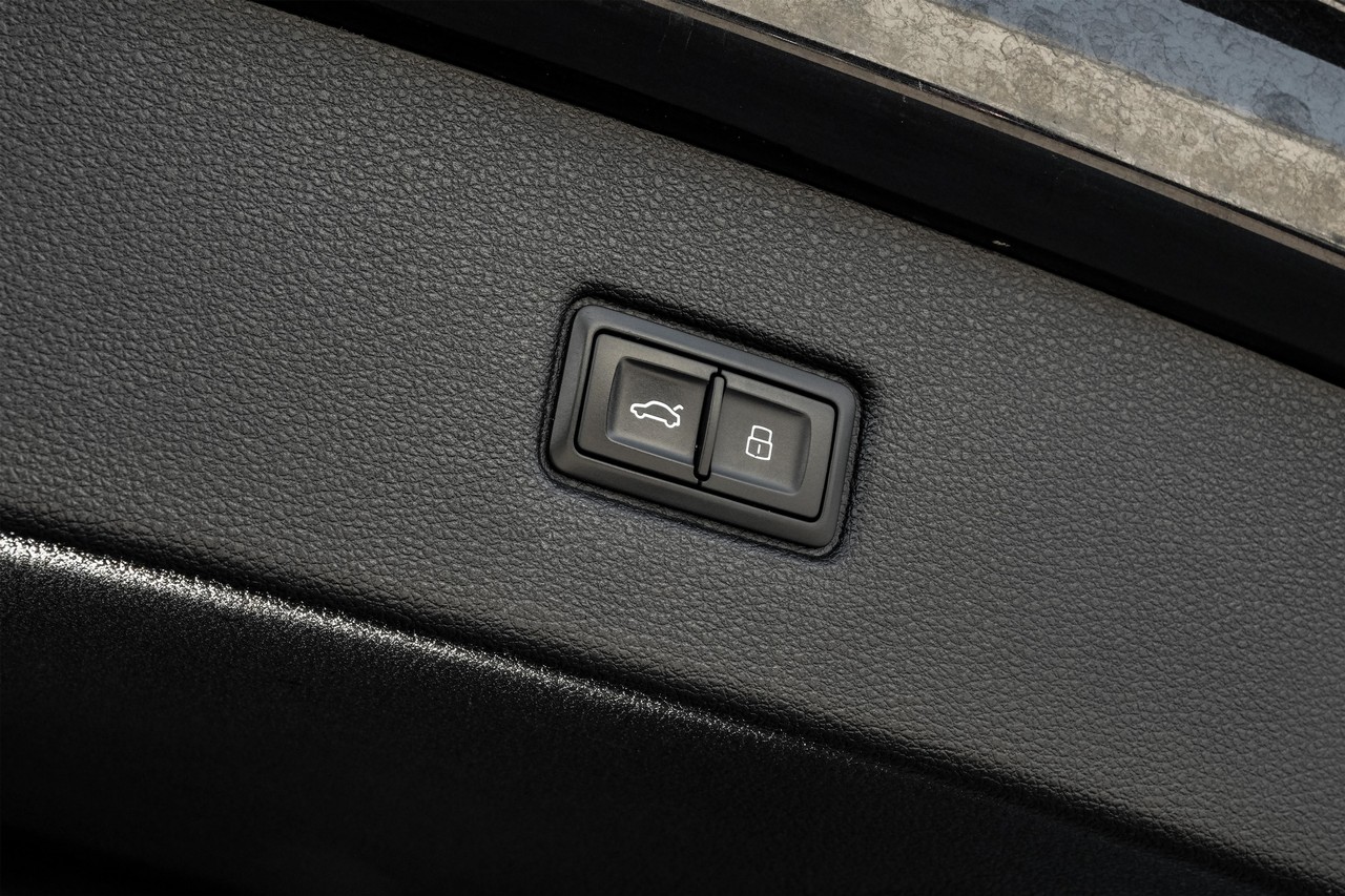 Audi Q7 Vehicle Main Gallery Image 55