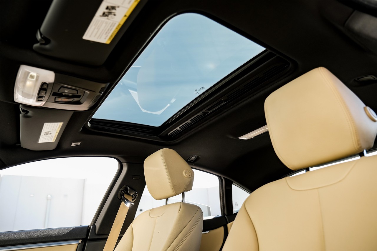 BMW 4 Series Vehicle Main Gallery Image 05