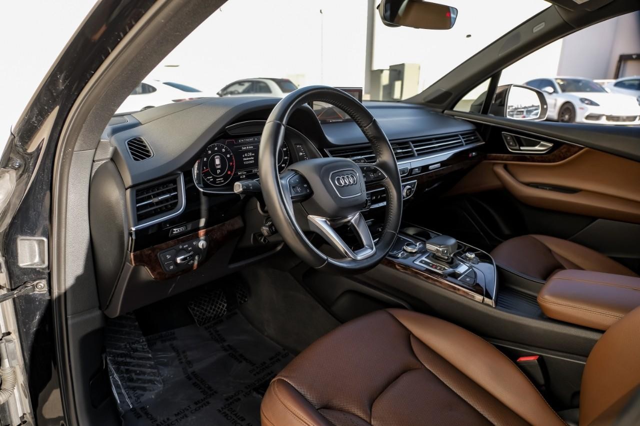 Audi Q7 Vehicle Main Gallery Image 03