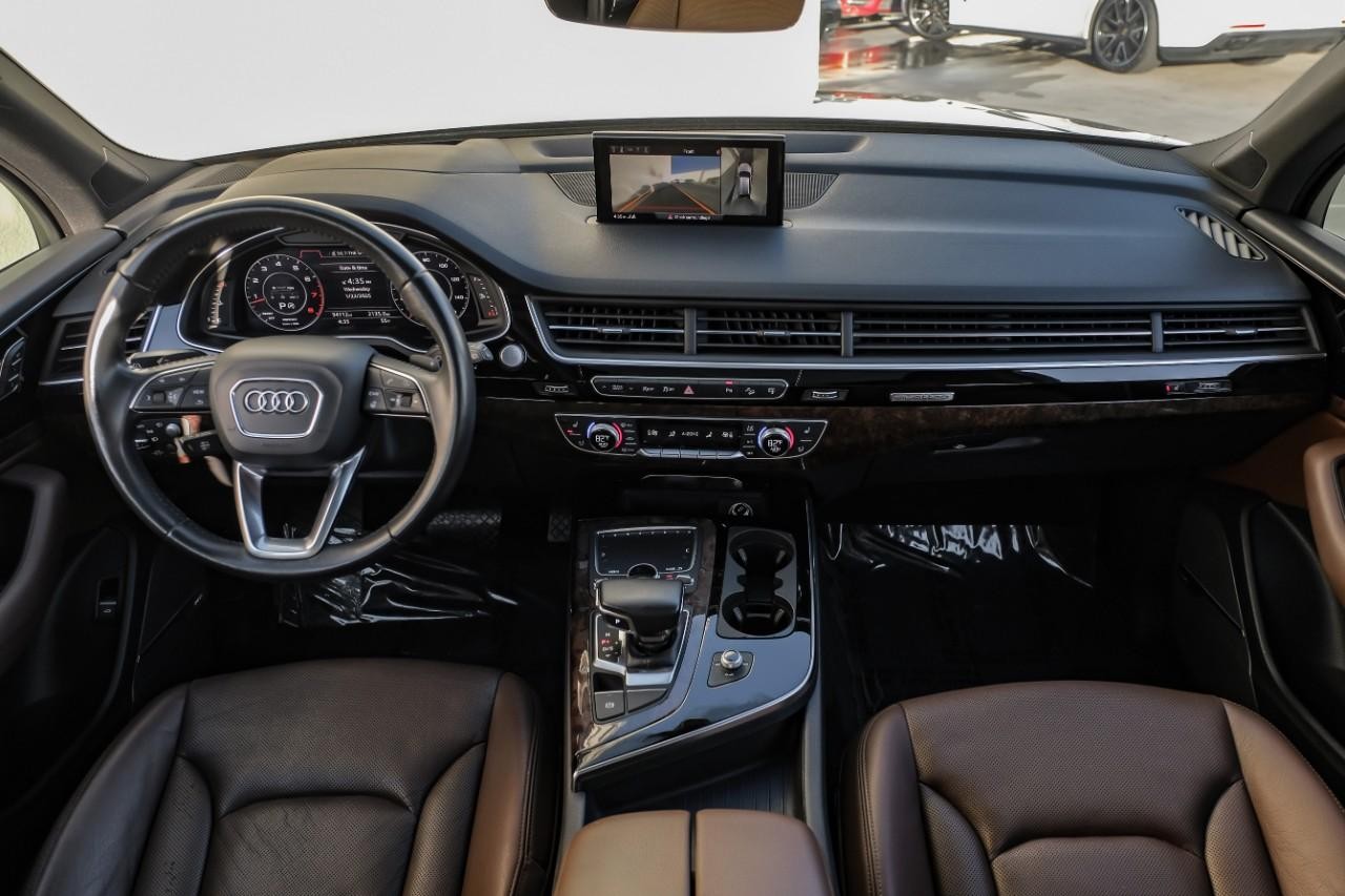 Audi Q7 Vehicle Main Gallery Image 16