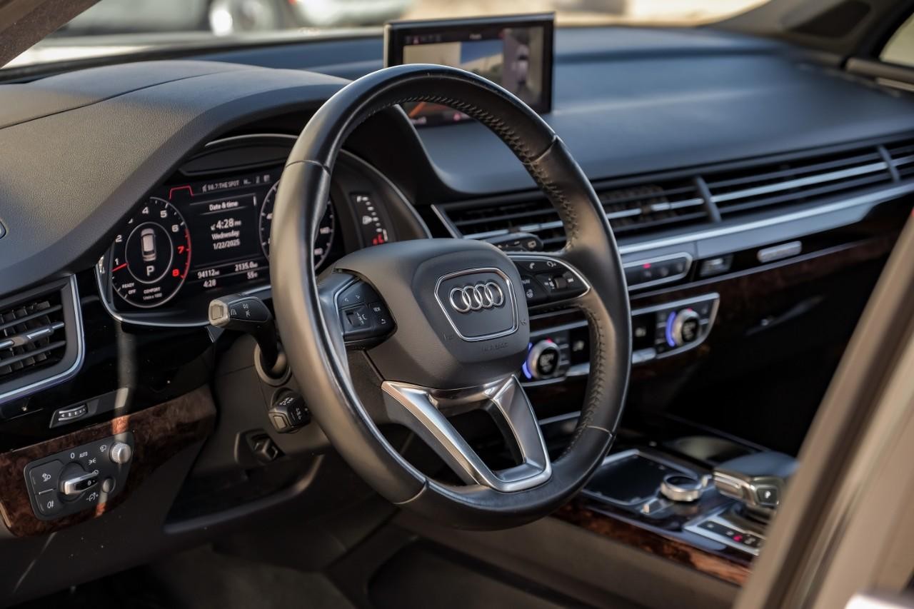 Audi Q7 Vehicle Main Gallery Image 18