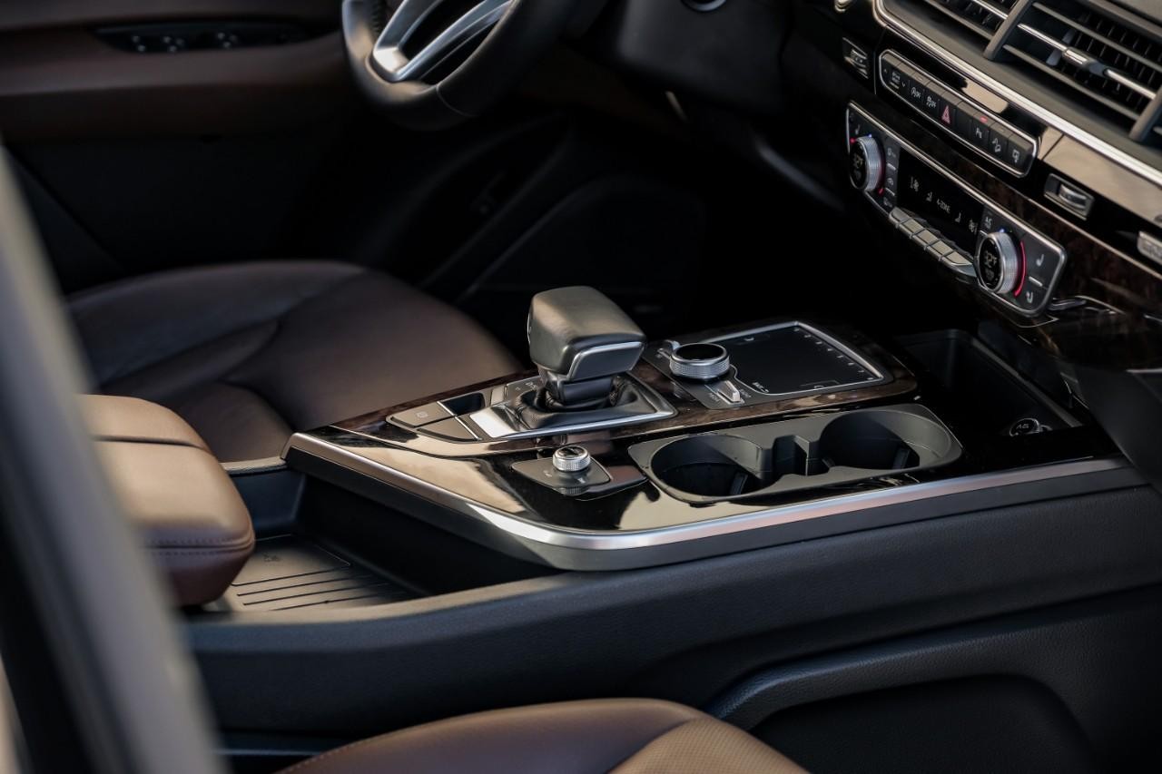Audi Q7 Vehicle Main Gallery Image 27