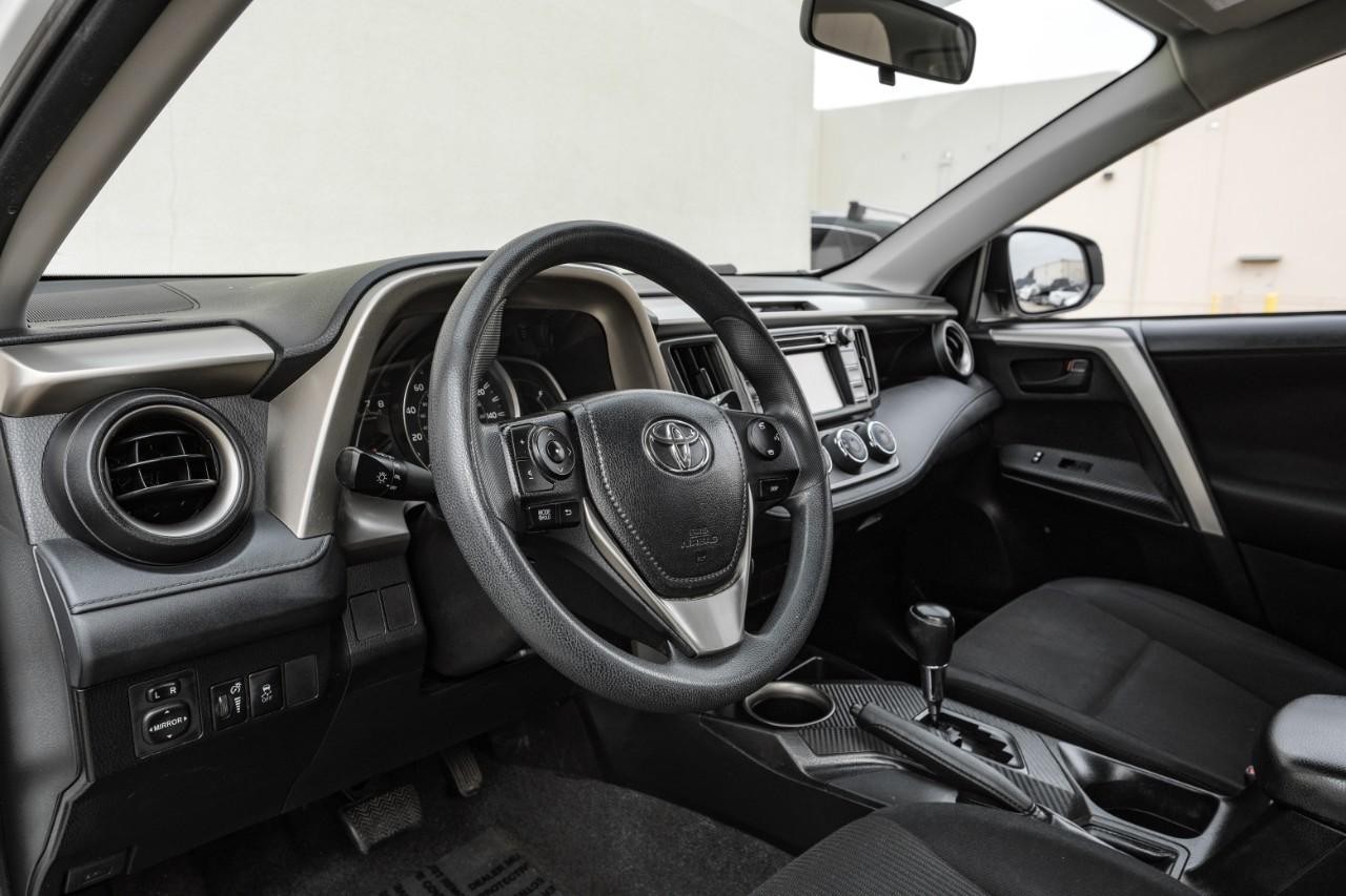 Toyota RAV4 Vehicle Main Gallery Image 03