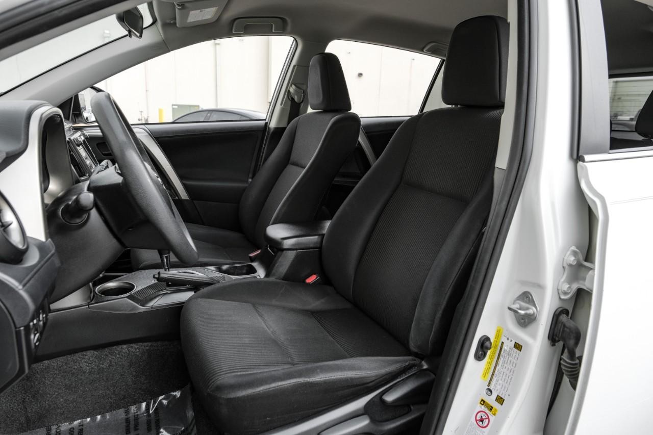 Toyota RAV4 Vehicle Main Gallery Image 04
