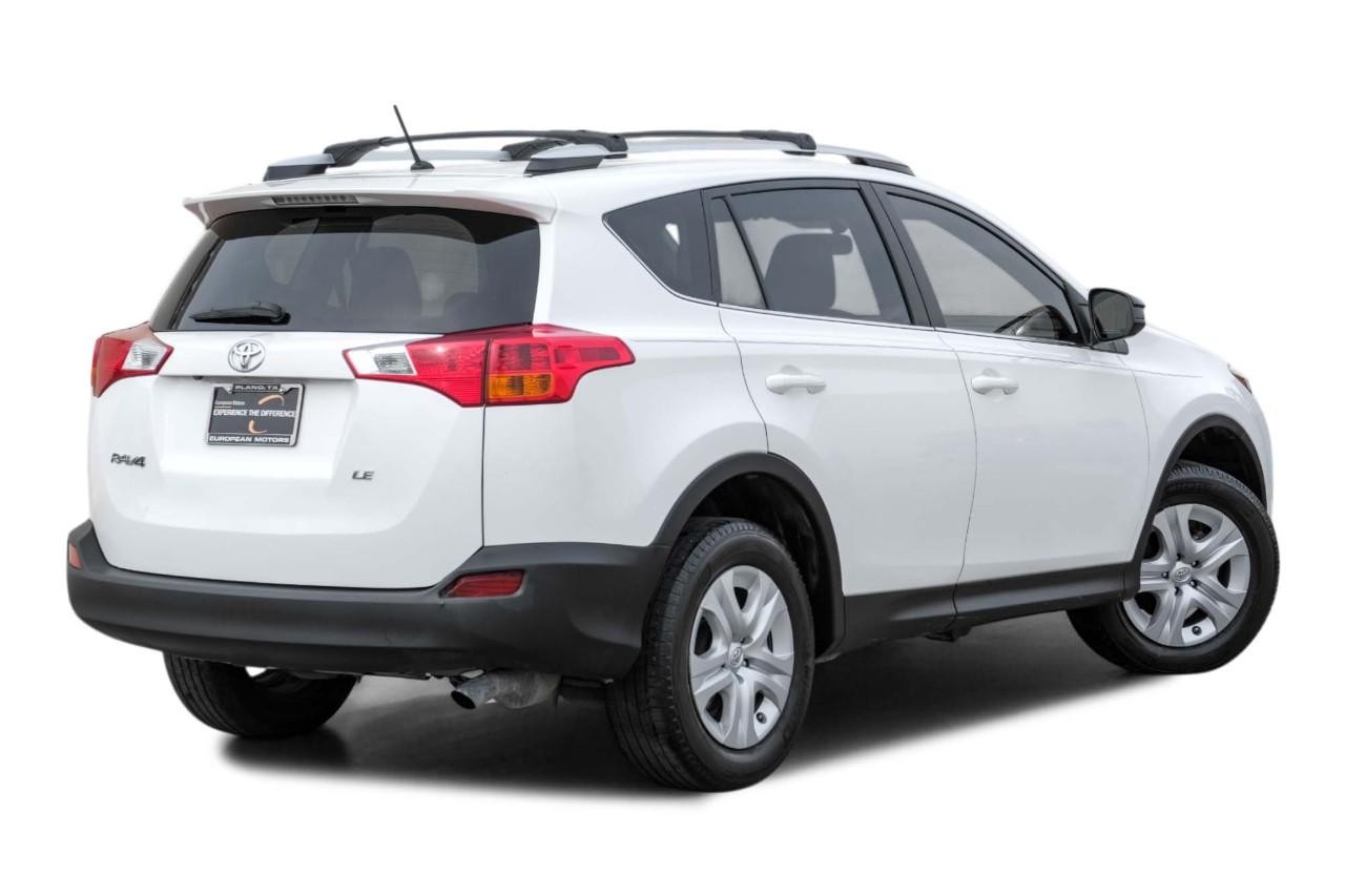 Toyota RAV4 Vehicle Main Gallery Image 08