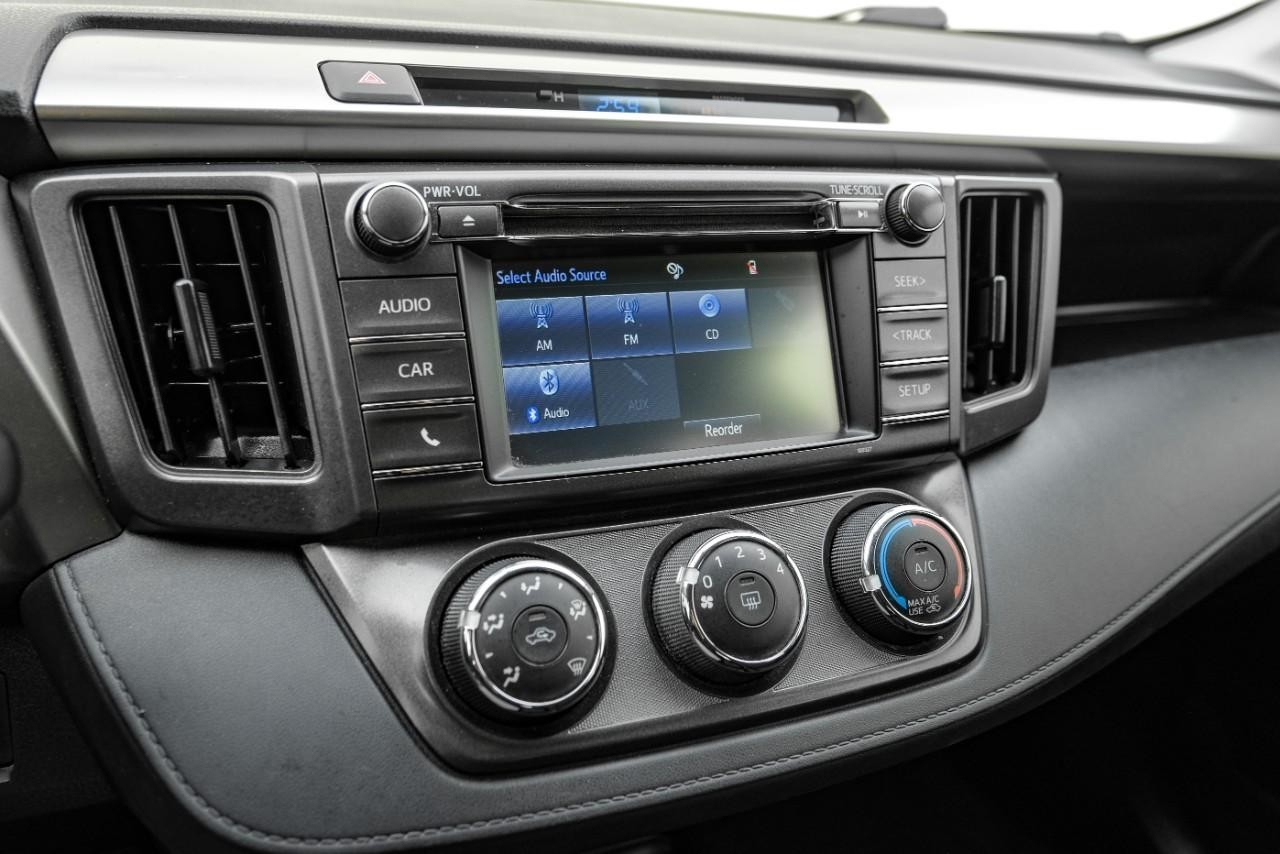 Toyota RAV4 Vehicle Main Gallery Image 22