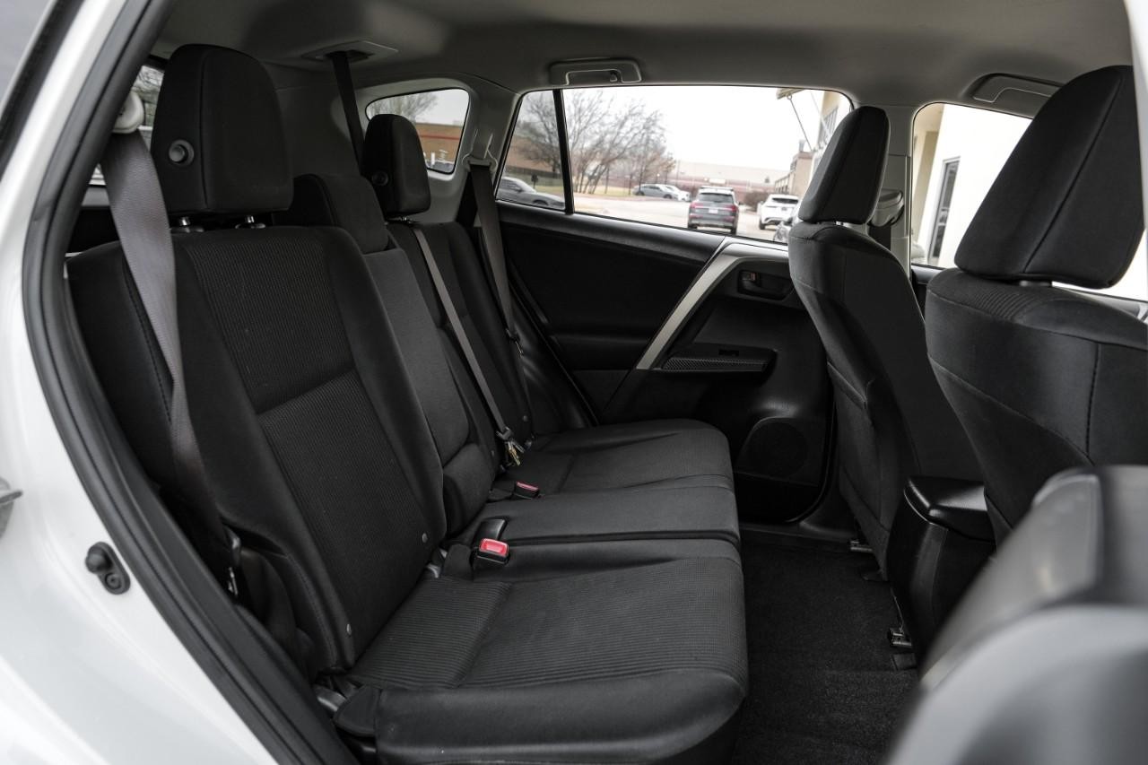 Toyota RAV4 Vehicle Main Gallery Image 28