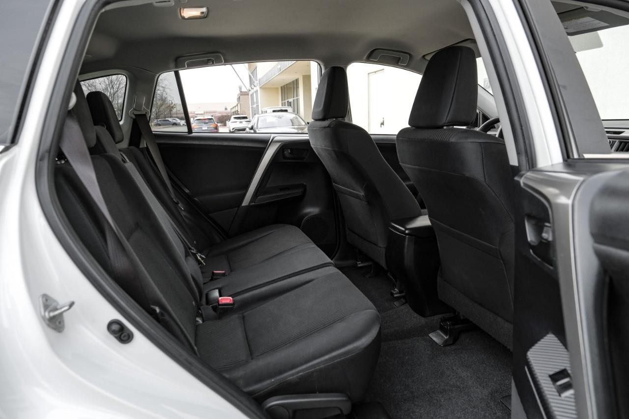 Toyota RAV4 Vehicle Main Gallery Image 29