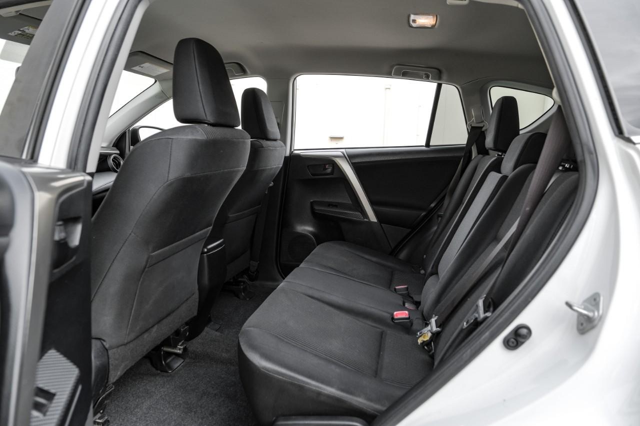 Toyota RAV4 Vehicle Main Gallery Image 30