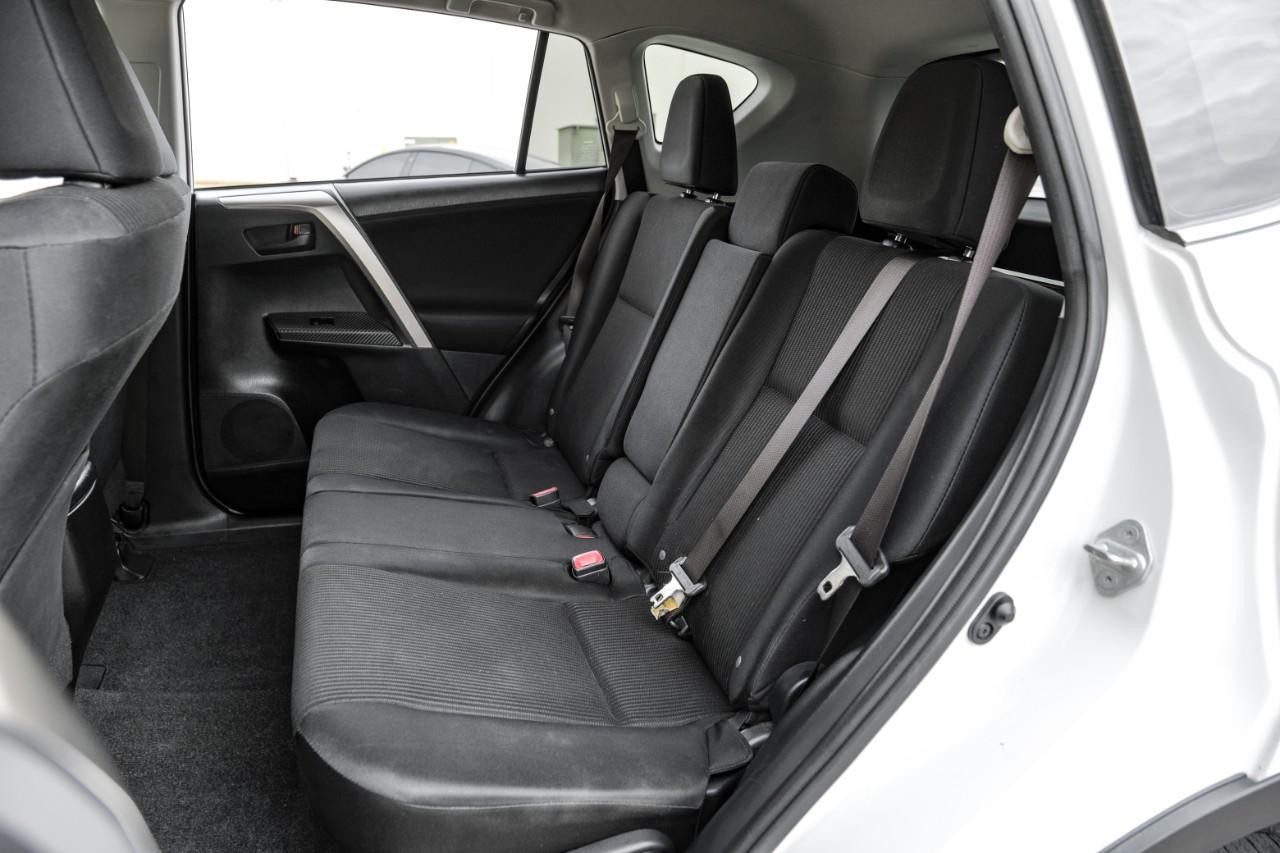 Toyota RAV4 Vehicle Main Gallery Image 31