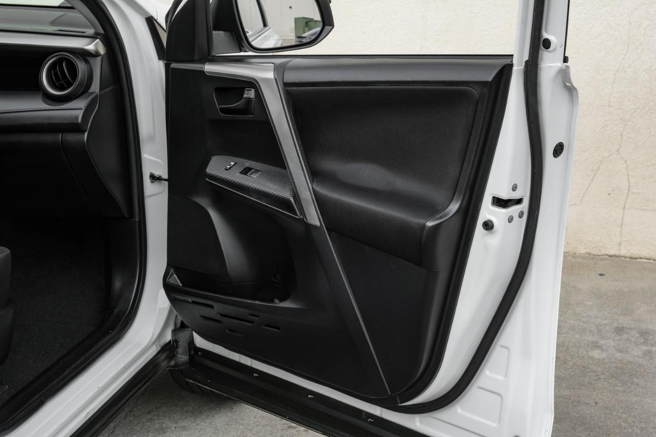 Toyota RAV4 Vehicle Main Gallery Image 36
