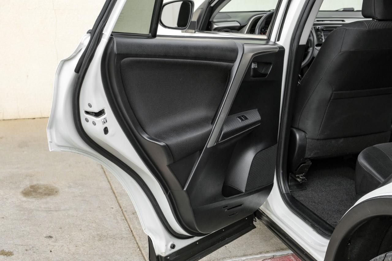 Toyota RAV4 Vehicle Main Gallery Image 37