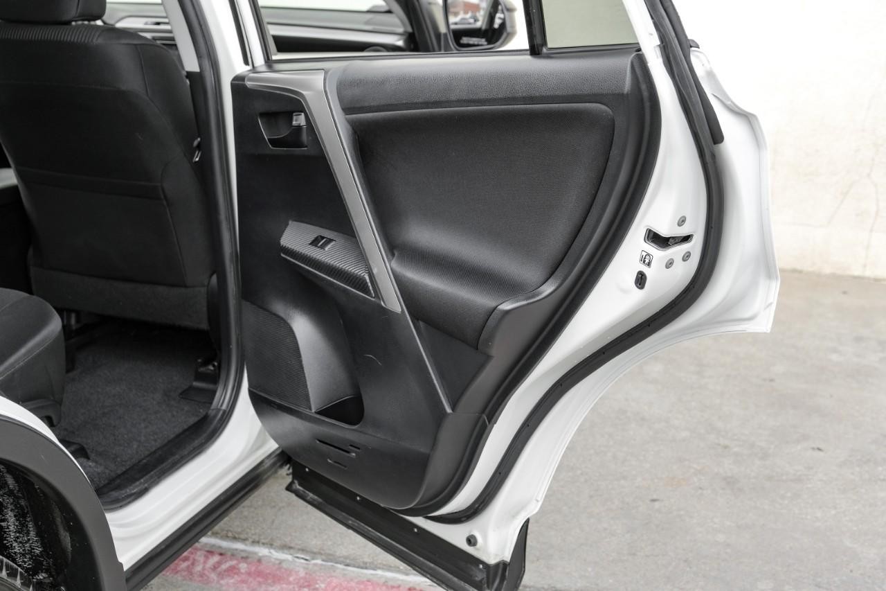 Toyota RAV4 Vehicle Main Gallery Image 38
