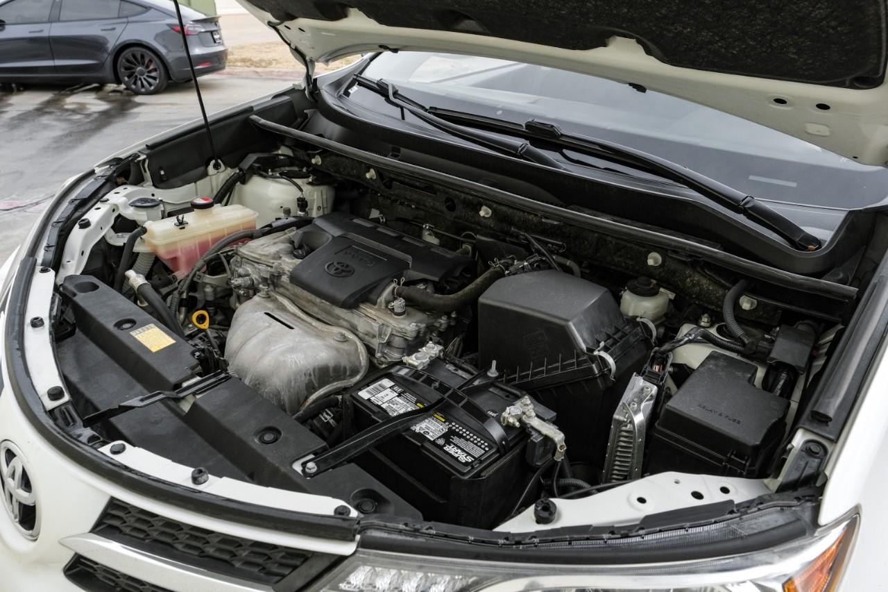 Toyota RAV4 Vehicle Main Gallery Image 41