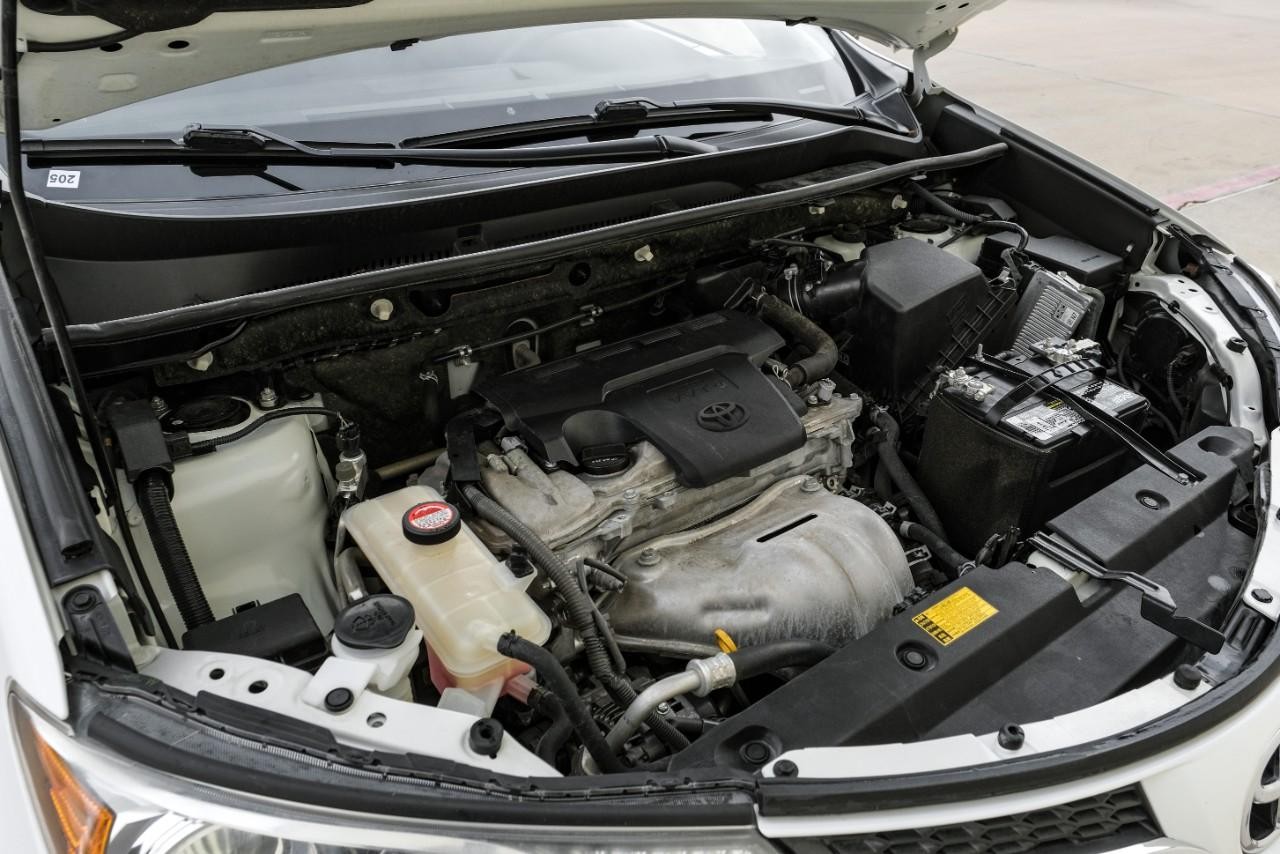 Toyota RAV4 Vehicle Main Gallery Image 43