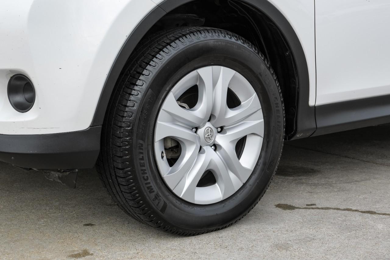 Toyota RAV4 Vehicle Main Gallery Image 46