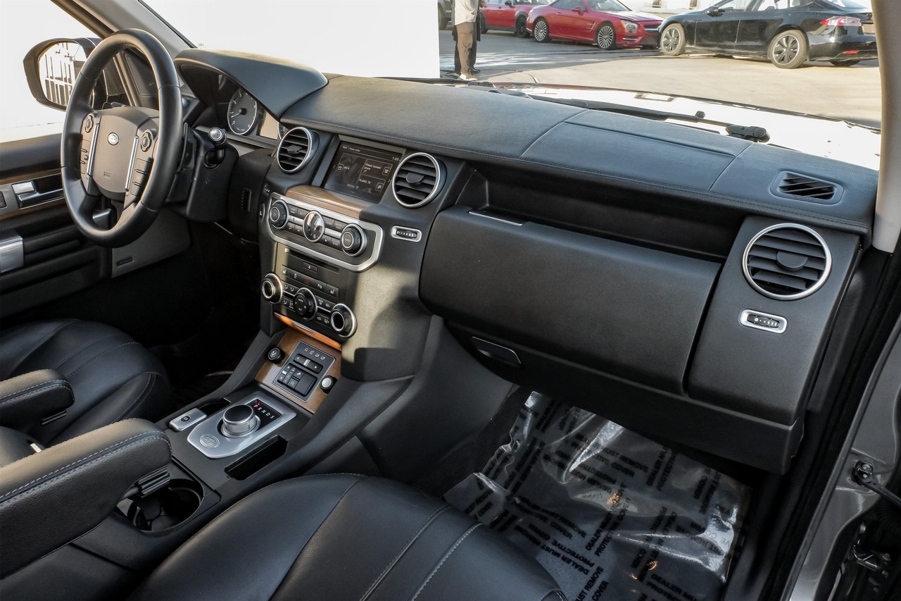 Land Rover LR4 Vehicle Main Gallery Image 15