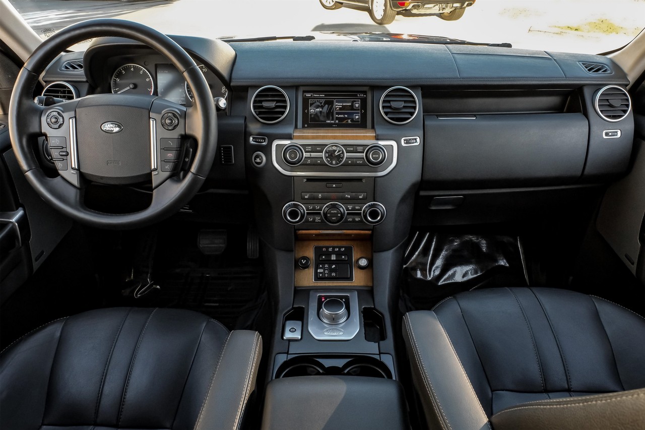 Land Rover LR4 Vehicle Main Gallery Image 16