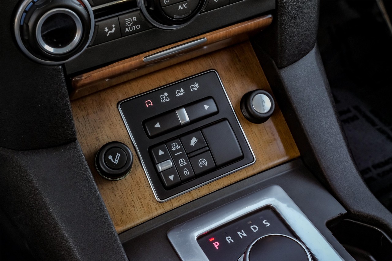 Land Rover LR4 Vehicle Main Gallery Image 27