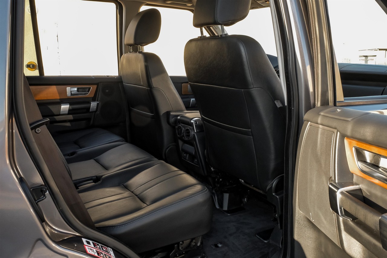 Land Rover LR4 Vehicle Main Gallery Image 40