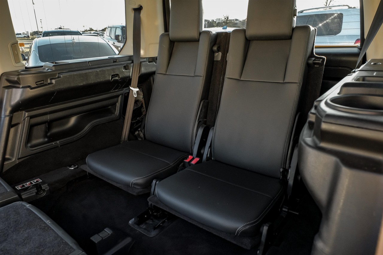 Land Rover LR4 Vehicle Main Gallery Image 43