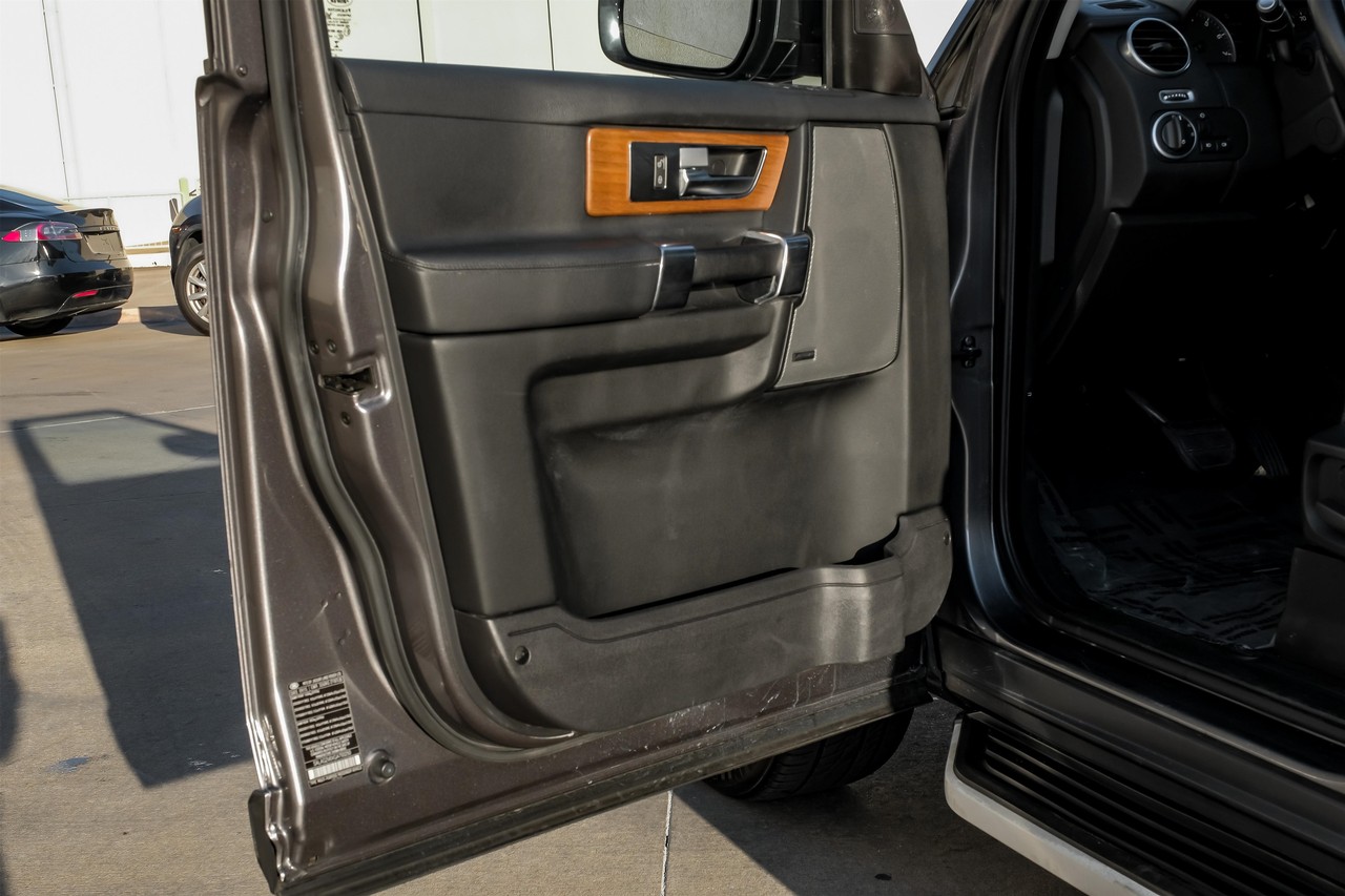 Land Rover LR4 Vehicle Main Gallery Image 44