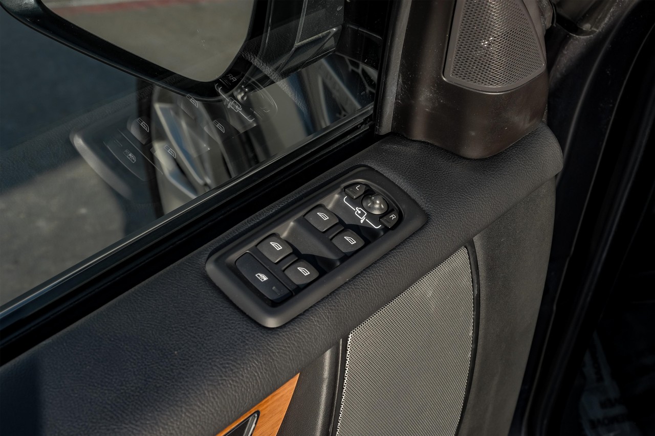 Land Rover LR4 Vehicle Main Gallery Image 45