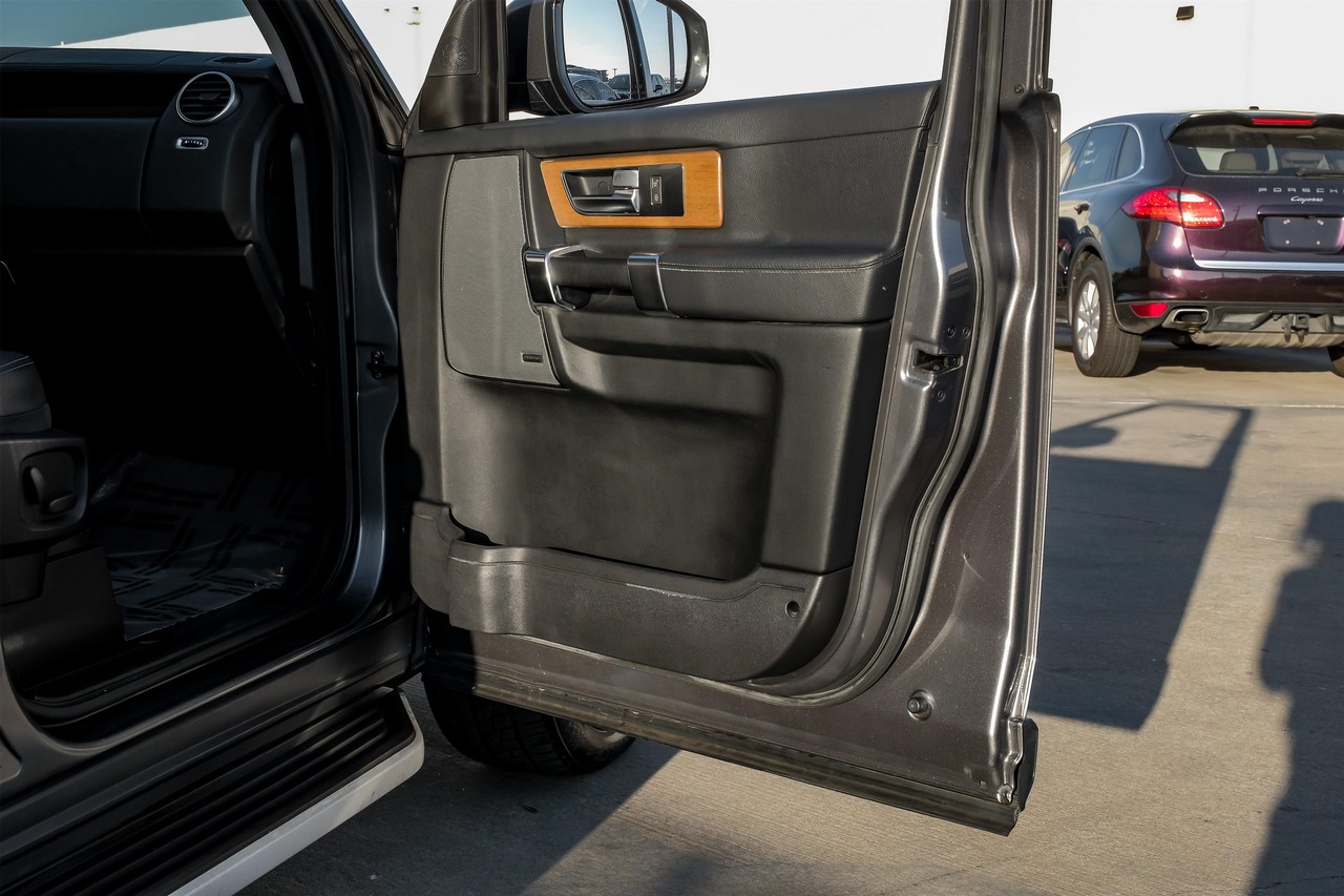 Land Rover LR4 Vehicle Main Gallery Image 46