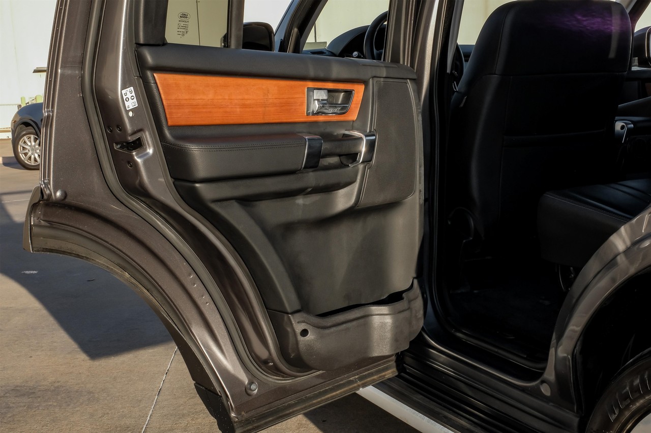 Land Rover LR4 Vehicle Main Gallery Image 47
