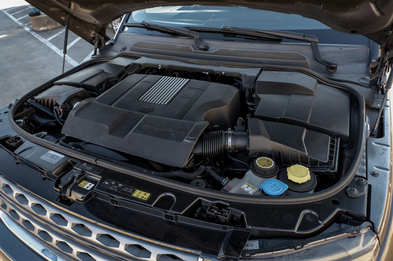 Land Rover LR4 Vehicle Main Gallery Image 51