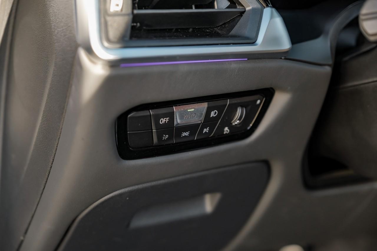 BMW M4 Vehicle Main Gallery Image 27